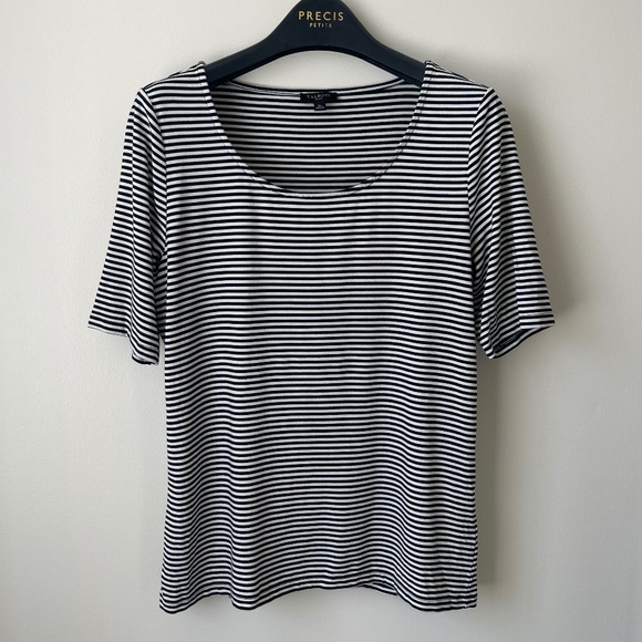 Black and white scoop neck T-shirt - Picture 1 of 7